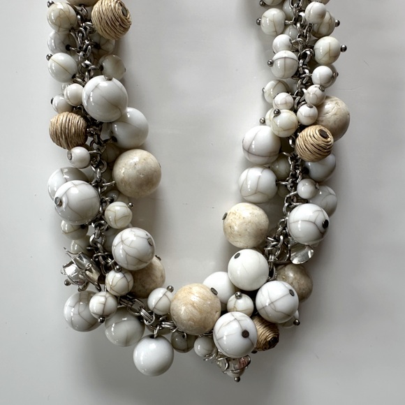 LIKE NEW chunky marble bead necklace - Picture 4 of 4